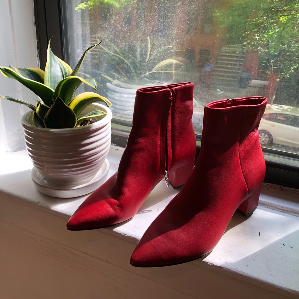 Dolce Vita Pointy Toe Zip Booties